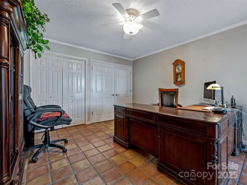 132 Overlook Drive, Flat Rock, NC 28731.  MLS# CAR4214331, YatesRealty ID 13461. 