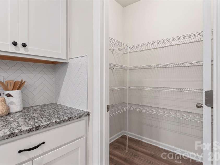9110 Buckley Court, Charlotte, NC 28269.  MLS# CAR4363949, YatesRealty ID 13461. 