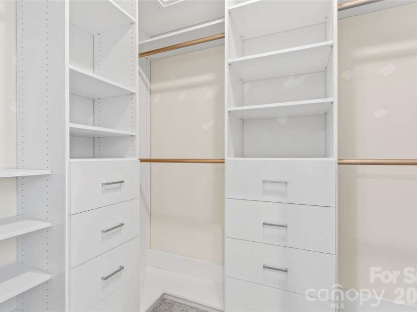 9110 Buckley Court, Charlotte, NC 28269.  MLS# CAR4363949, YatesRealty ID 13461. 