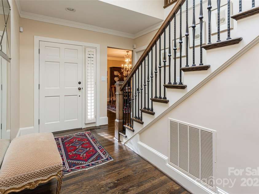 4 Bourne Lane, Asheville, NC 28803.  MLS# CAR4213231, YatesRealty ID 13462. 