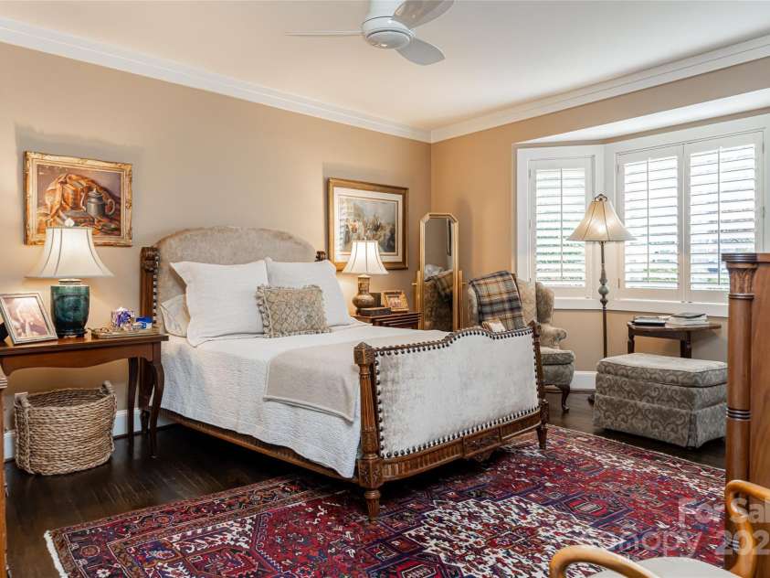 4 Bourne Lane, Asheville, NC 28803.  MLS# CAR4213231, YatesRealty ID 13462. 