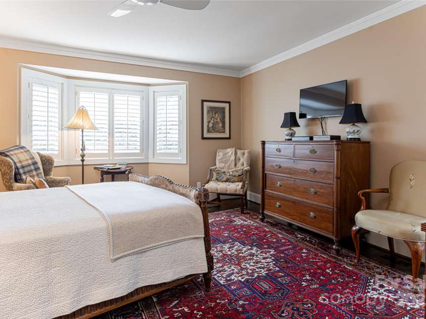 4 Bourne Lane, Asheville, NC 28803.  MLS# CAR4213231, YatesRealty ID 13462. 