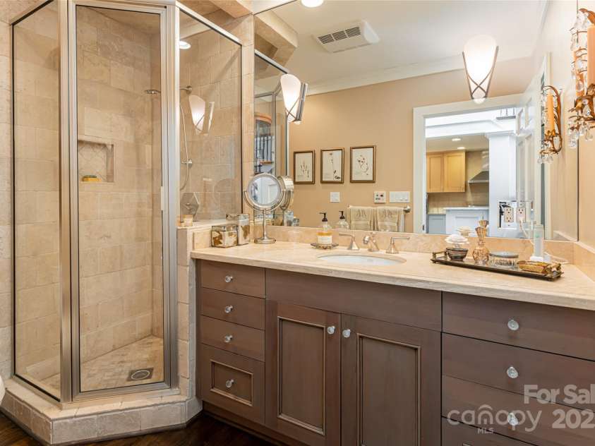 4 Bourne Lane, Asheville, NC 28803.  MLS# CAR4213231, YatesRealty ID 13462. 