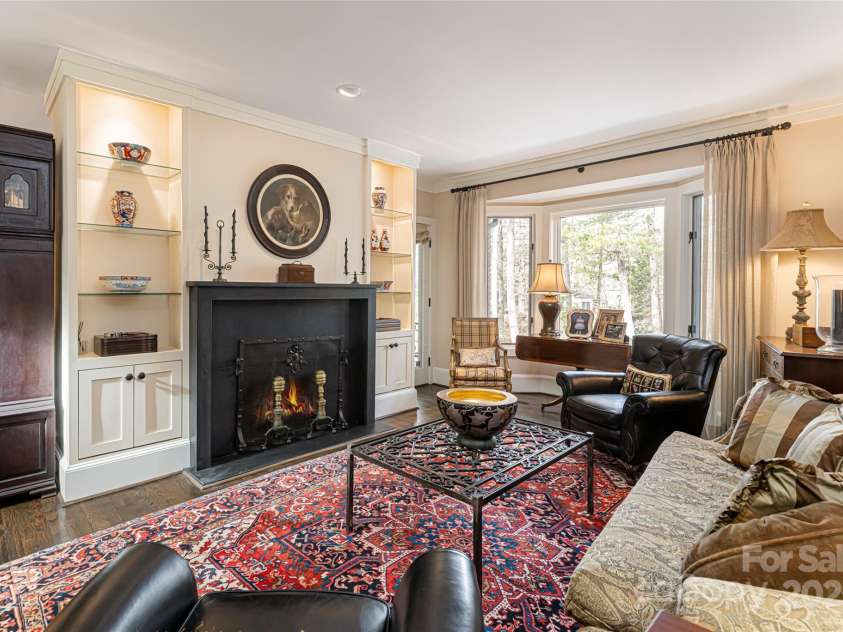 4 Bourne Lane, Asheville, NC 28803.  MLS# CAR4213231, YatesRealty ID 13462. 