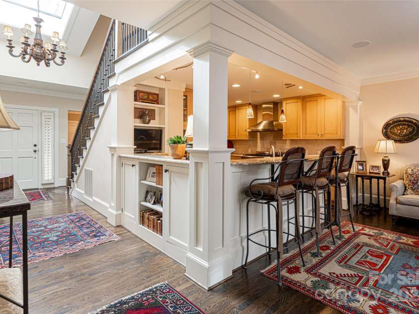 4 Bourne Lane, Asheville, NC 28803.  MLS# CAR4213231, YatesRealty ID 13462. 