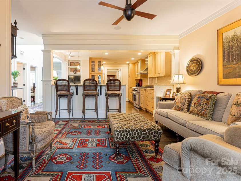 4 Bourne Lane, Asheville, NC 28803.  MLS# CAR4213231, YatesRealty ID 13462. 