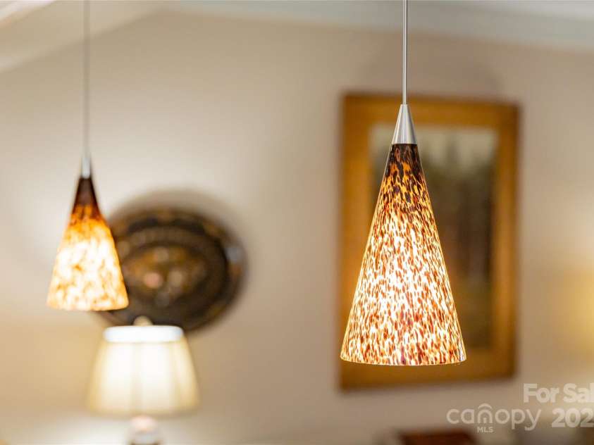 4 Bourne Lane, Asheville, NC 28803.  MLS# CAR4213231, YatesRealty ID 13462. 