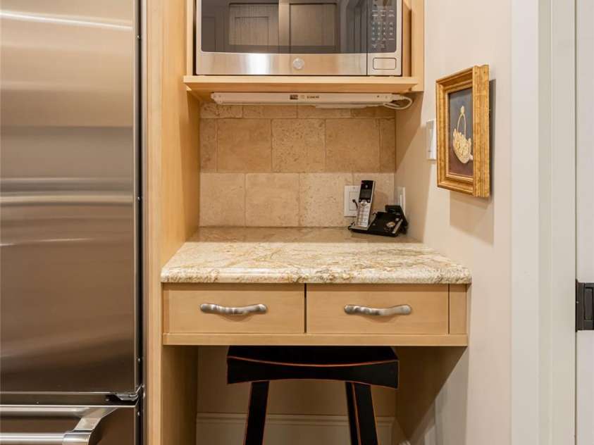 4 Bourne Lane, Asheville, NC 28803.  MLS# CAR4213231, YatesRealty ID 13462. 