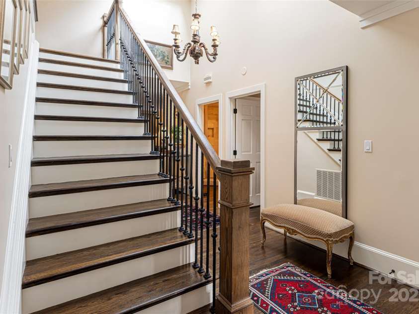 4 Bourne Lane, Asheville, NC 28803.  MLS# CAR4213231, YatesRealty ID 13462. 