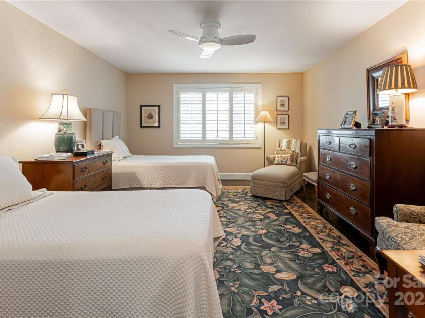 4 Bourne Lane, Asheville, NC 28803.  MLS# CAR4213231, YatesRealty ID 13462. 