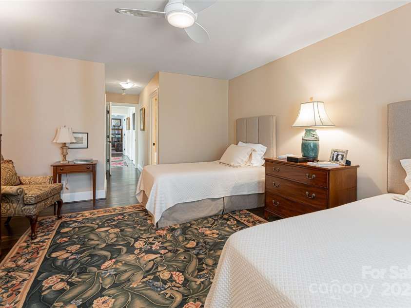 4 Bourne Lane, Asheville, NC 28803.  MLS# CAR4213231, YatesRealty ID 13462. 