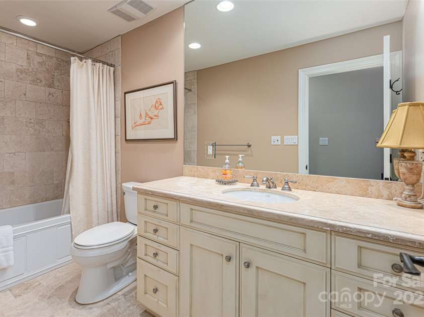 4 Bourne Lane, Asheville, NC 28803.  MLS# CAR4213231, YatesRealty ID 13462. 