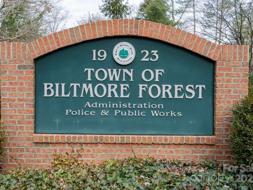 4 Bourne Lane, Asheville, NC 28803.  MLS# CAR4213231, YatesRealty ID 13462. 