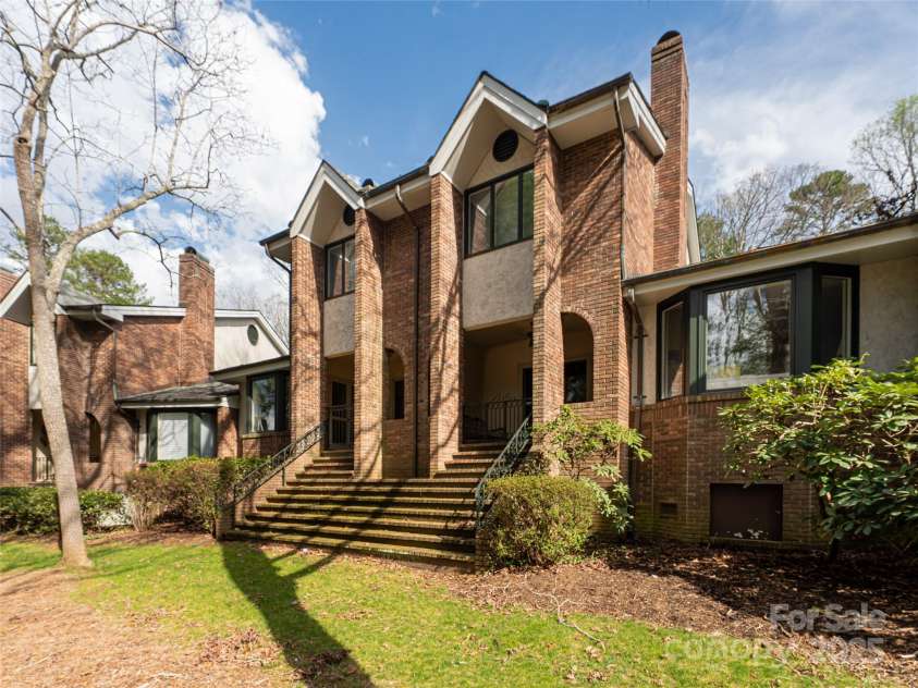 4 Bourne Lane, Asheville, NC 28803.  MLS# CAR4213231, YatesRealty ID 13462. 
