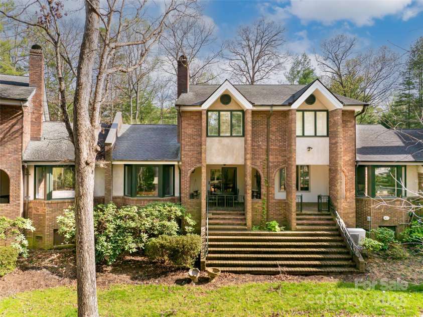 4 Bourne Lane, Asheville, NC 28803.  MLS# CAR4213231, YatesRealty ID 13462. 