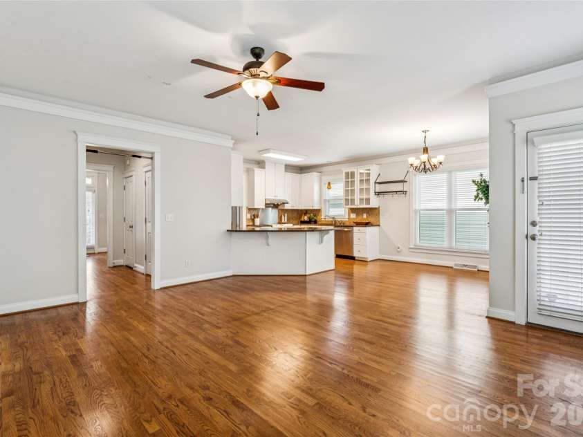 7321 Avonhurst Lane, Charlotte, NC 28269.  MLS# CAR4353767, YatesRealty ID 13462. 