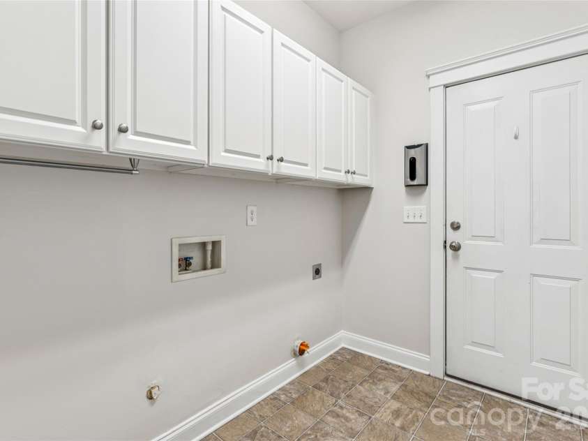 7321 Avonhurst Lane, Charlotte, NC 28269.  MLS# CAR4353767, YatesRealty ID 13462. 