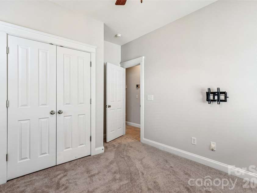 7321 Avonhurst Lane, Charlotte, NC 28269.  MLS# CAR4353767, YatesRealty ID 13462. 