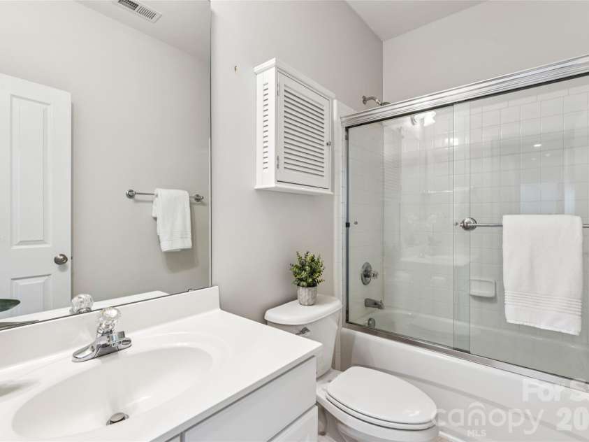 7321 Avonhurst Lane, Charlotte, NC 28269.  MLS# CAR4353767, YatesRealty ID 13462. 
