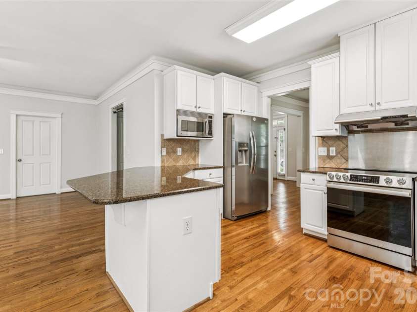 7321 Avonhurst Lane, Charlotte, NC 28269.  MLS# CAR4353767, YatesRealty ID 13462. 