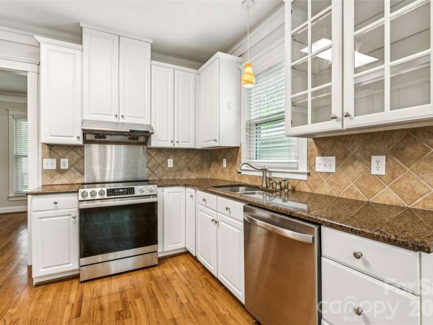 7321 Avonhurst Lane, Charlotte, NC 28269.  MLS# CAR4353767, YatesRealty ID 13462. 