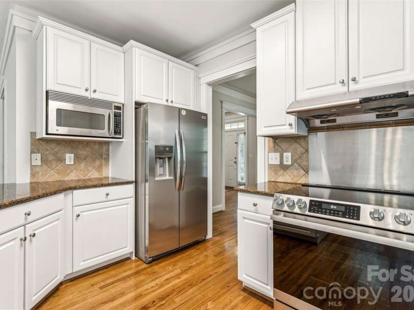 7321 Avonhurst Lane, Charlotte, NC 28269.  MLS# CAR4353767, YatesRealty ID 13462. 