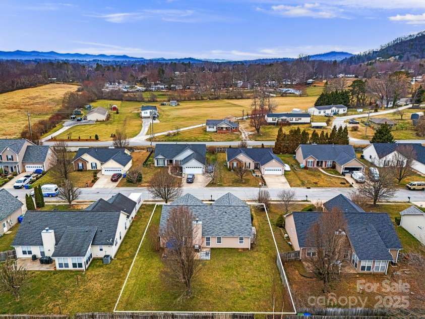 143 Sunberry Trail, Fletcher, NC 28732.  MLS# CAR4223165, YatesRealty ID 13464. 