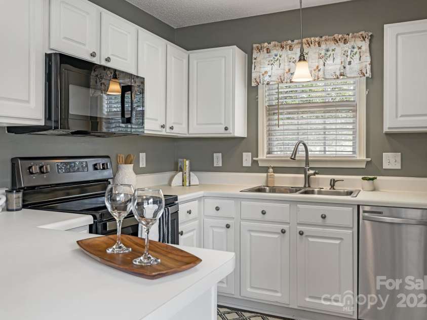 143 Sunberry Trail, Fletcher, NC 28732.  MLS# CAR4223165, YatesRealty ID 13464. 