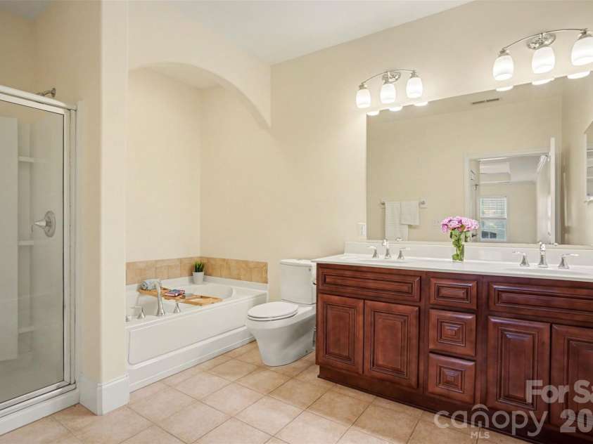6605 Central Pacific Avenue, Charlotte, NC 28210.  MLS# CAR4346328, YatesRealty ID 13464. 