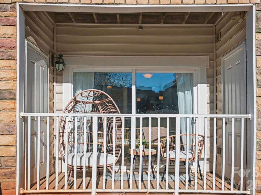 6605 Central Pacific Avenue, Charlotte, NC 28210.  MLS# CAR4346328, YatesRealty ID 13464. 