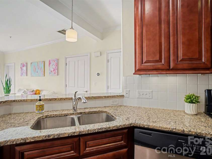 6605 Central Pacific Avenue, Charlotte, NC 28210.  MLS# CAR4346328, YatesRealty ID 13464. 