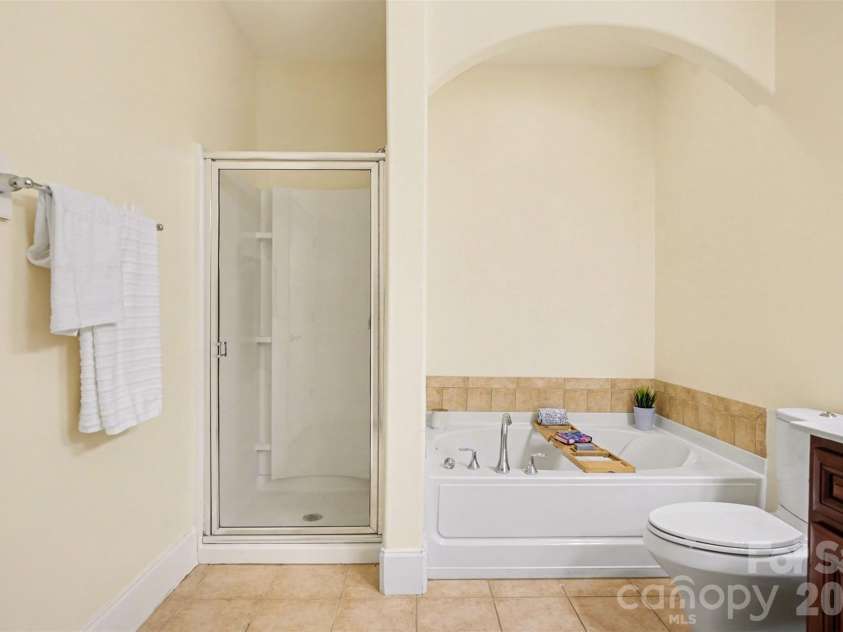 6605 Central Pacific Avenue, Charlotte, NC 28210.  MLS# CAR4346328, YatesRealty ID 13464. 