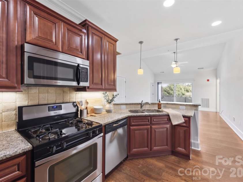 6605 Central Pacific Avenue, Charlotte, NC 28210.  MLS# CAR4423685, YatesRealty ID 13464. 