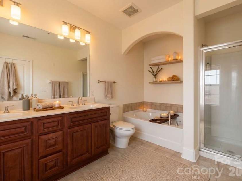 6605 Central Pacific Avenue, Charlotte, NC 28210.  MLS# CAR4423685, YatesRealty ID 13464. 