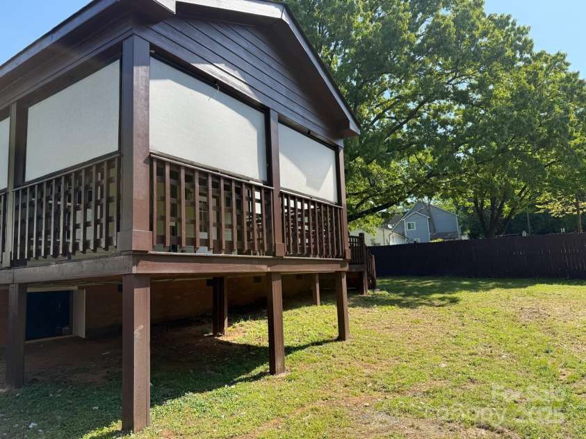 3332 Draper Avenue, Charlotte, NC 28205.  MLS# CAR4224302, YatesRealty ID 13465. Deck