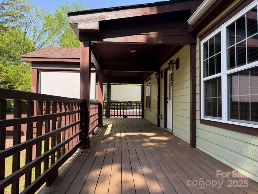 3332 Draper Avenue, Charlotte, NC 28205.  MLS# CAR4224302, YatesRealty ID 13465. Deck