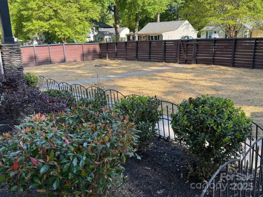 3332 Draper Avenue, Charlotte, NC 28205.  MLS# CAR4224302, YatesRealty ID 13465. Front Yard