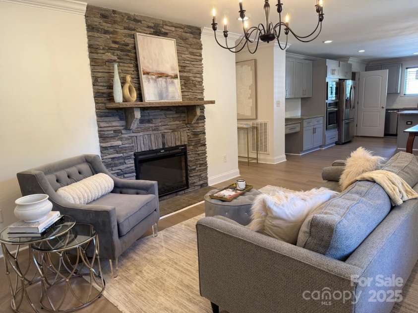 3332 Draper Avenue, Charlotte, NC 28205.  MLS# CAR4224302, YatesRealty ID 13465. Living Room