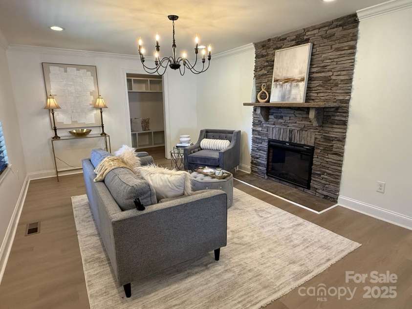 3332 Draper Avenue, Charlotte, NC 28205.  MLS# CAR4224302, YatesRealty ID 13465. Living Room