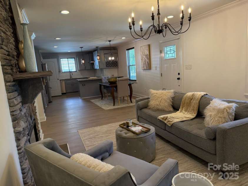 3332 Draper Avenue, Charlotte, NC 28205.  MLS# CAR4224302, YatesRealty ID 13465. Living Room Overlooking the Dining Room