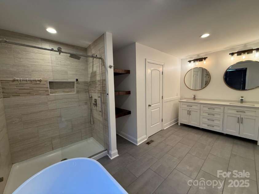 3332 Draper Avenue, Charlotte, NC 28205.  MLS# CAR4224302, YatesRealty ID 13465. Owner's Bath