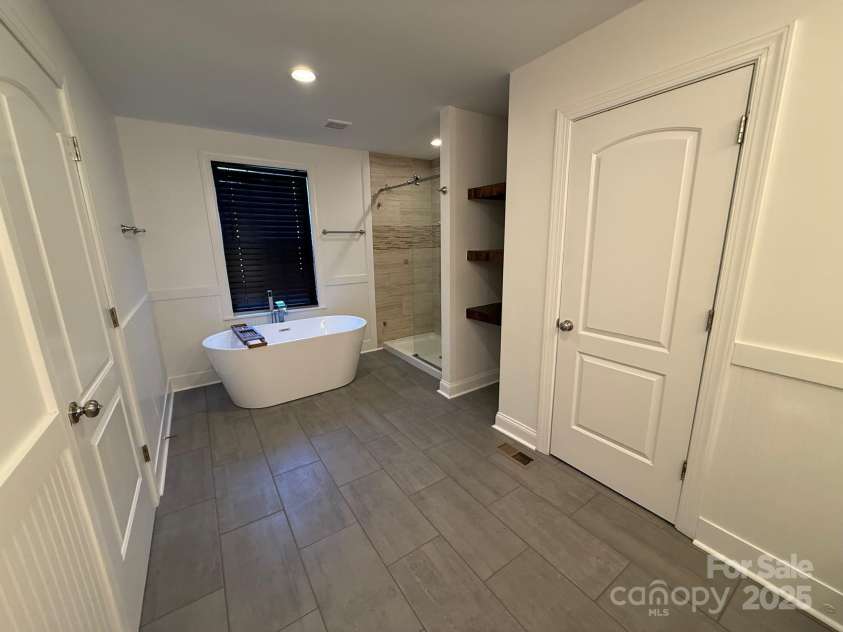 3332 Draper Avenue, Charlotte, NC 28205.  MLS# CAR4224302, YatesRealty ID 13465. Owner's Bath