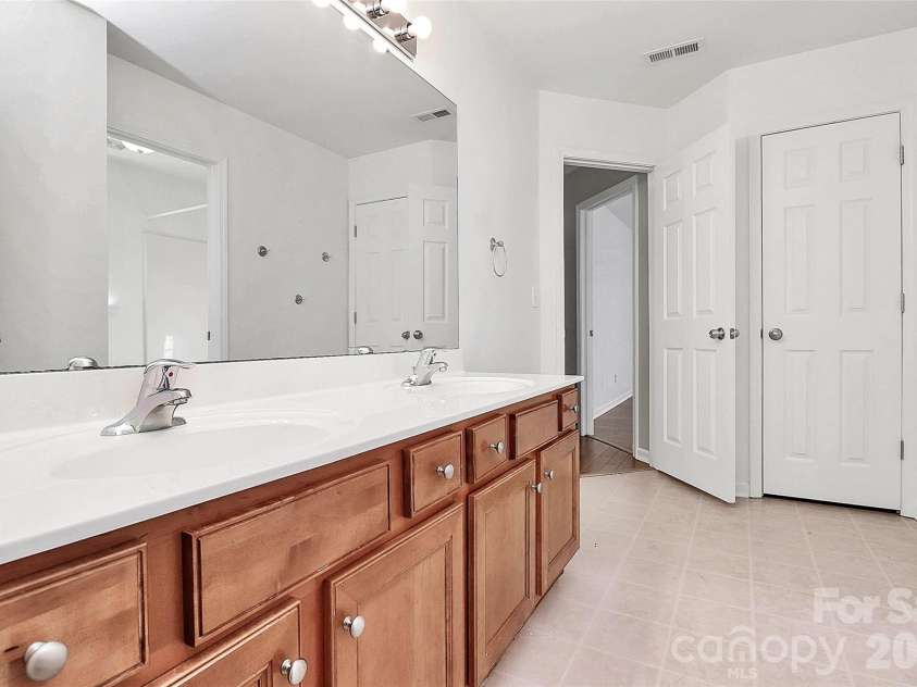 10722 Camden Meadow Drive, Charlotte, NC 28273.  MLS# CAR4342342, YatesRealty ID 13466. 