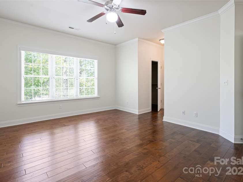 11 La Rue Court, Candler, NC 28715.  MLS# CAR4242161, YatesRealty ID 13467. Large Primary bedroom