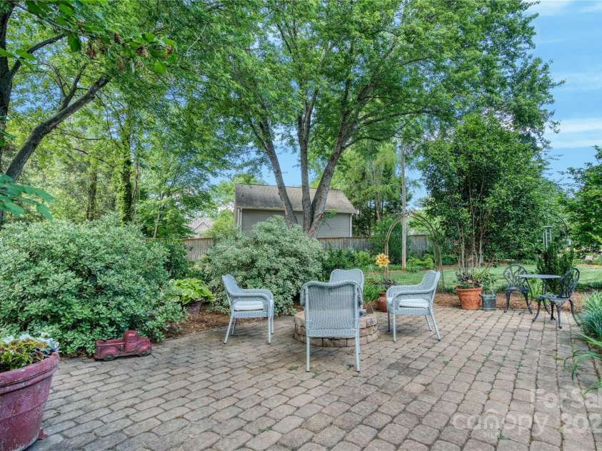 10315 Washam Potts Road, Cornelius, NC 28031.  MLS# CAR4243746, YatesRealty ID 13468. 