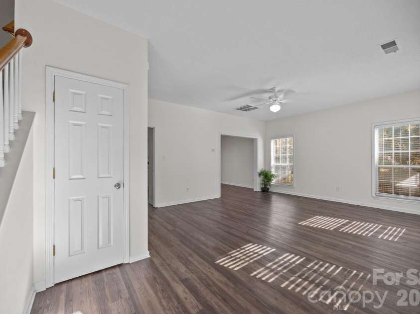 9201 Rotherham Lane, Charlotte, NC 28216.  MLS# CAR4316526, YatesRealty ID 13468. 