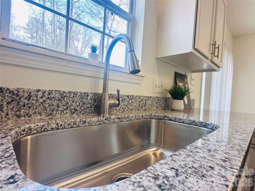 9201 Rotherham Lane, Charlotte, NC 28216.  MLS# CAR4316526, YatesRealty ID 13468. 