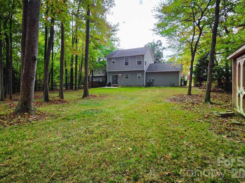 9201 Rotherham Lane, Charlotte, NC 28216.  MLS# CAR4316526, YatesRealty ID 13468. 