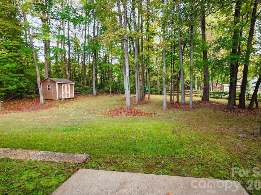 9201 Rotherham Lane, Charlotte, NC 28216.  MLS# CAR4316526, YatesRealty ID 13468. 