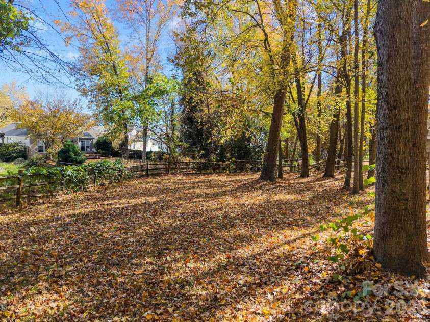 9201 Rotherham Lane, Charlotte, NC 28216.  MLS# CAR4316526, YatesRealty ID 13468. 